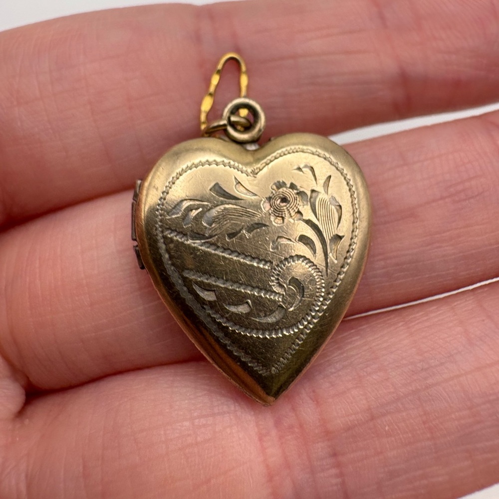 Vintage Etched Gold Filled Over Sterling Heart Locket - Picture 4 of 9